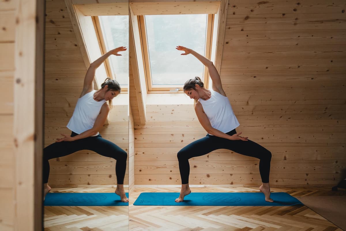 Lara beim Yoga und Stretching